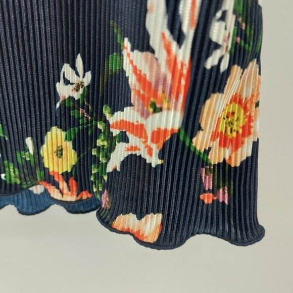 Ann Taylor Floral Pleated Sleeveless Blouse Size Medium - Picture 4 of 7